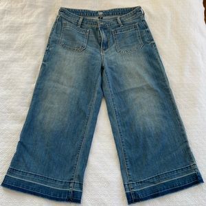 GAP - Cropped, Boho Jeans — Size 6/28 US